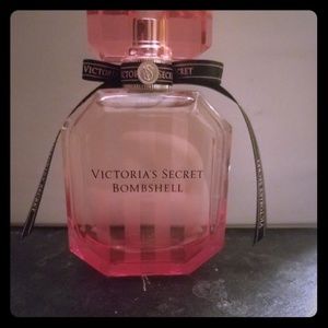 OFFERS ACCEPTED! Victoria's Secret Bombshell